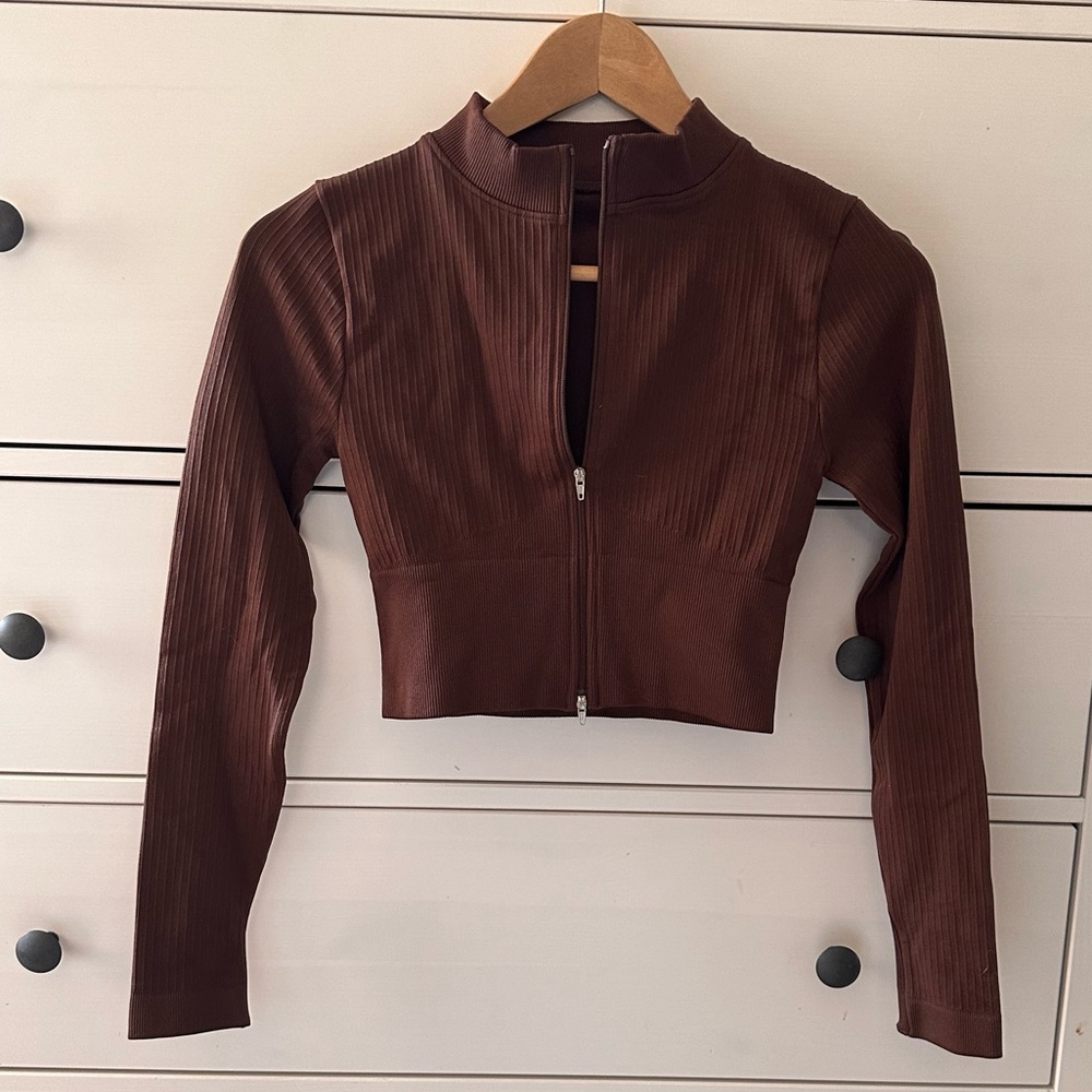 Women’s Brown Ribbed Zip-Front Long Sleeve Crop Top